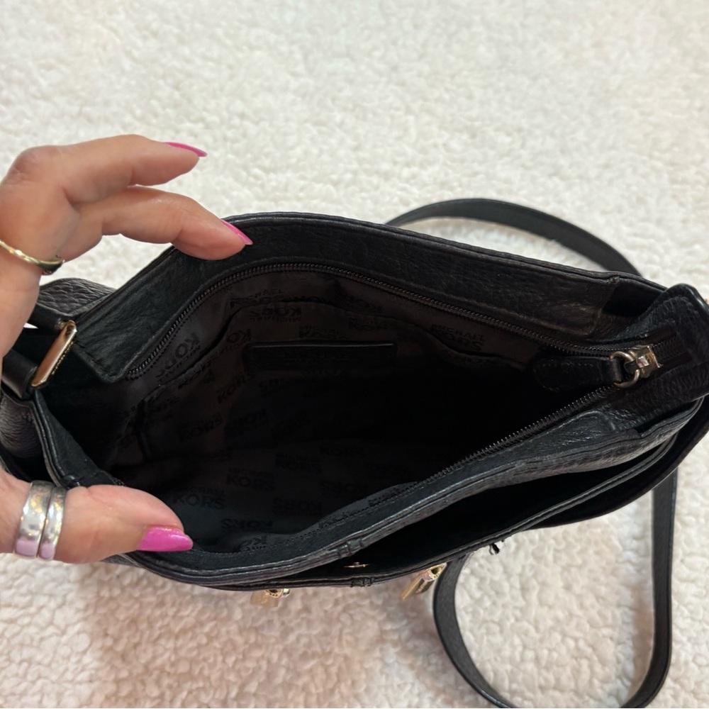MICHAEL KORS | Black Leather Crossbody Bag - Picture 6 of 13